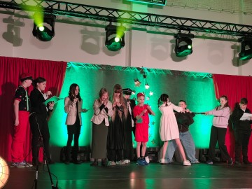 Uroczystość otwarcia nowej części Szkoły Podstawowej w Lipinach w Gminie Nowosolna, 