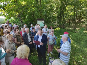 Uroczyste odsłonięcie tabliczek pomnikowych dębów w PKMWiW, 